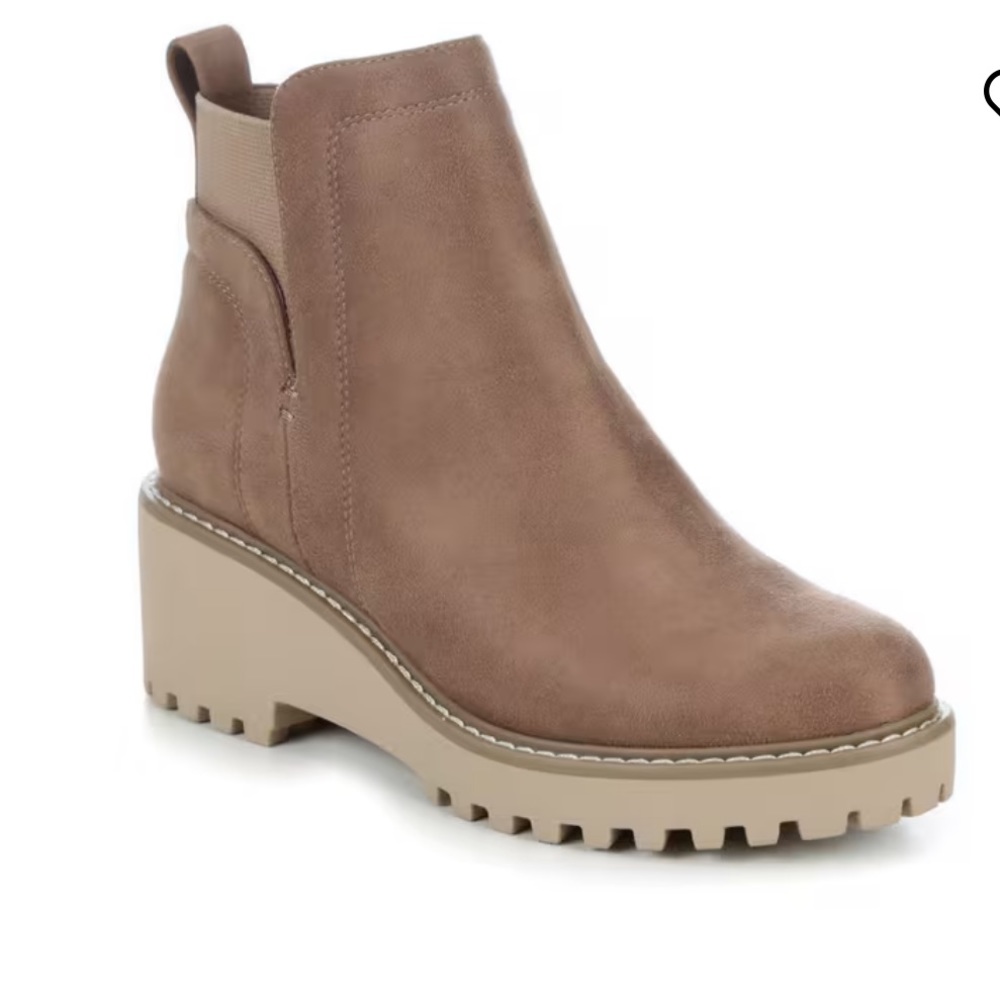 WOMEN'S DV BY DOLCE VITA RIELLE CHELSEA BOOTS- Color: Truffle